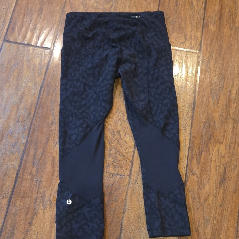 Lululemon Black Design Legging Size 4 Never Worn